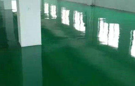 環氧地坪漆施工后平整度不夠高的原因是什么？